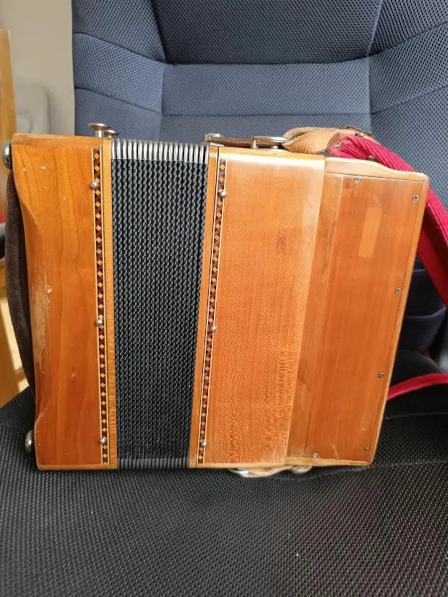 accordion - Image 2