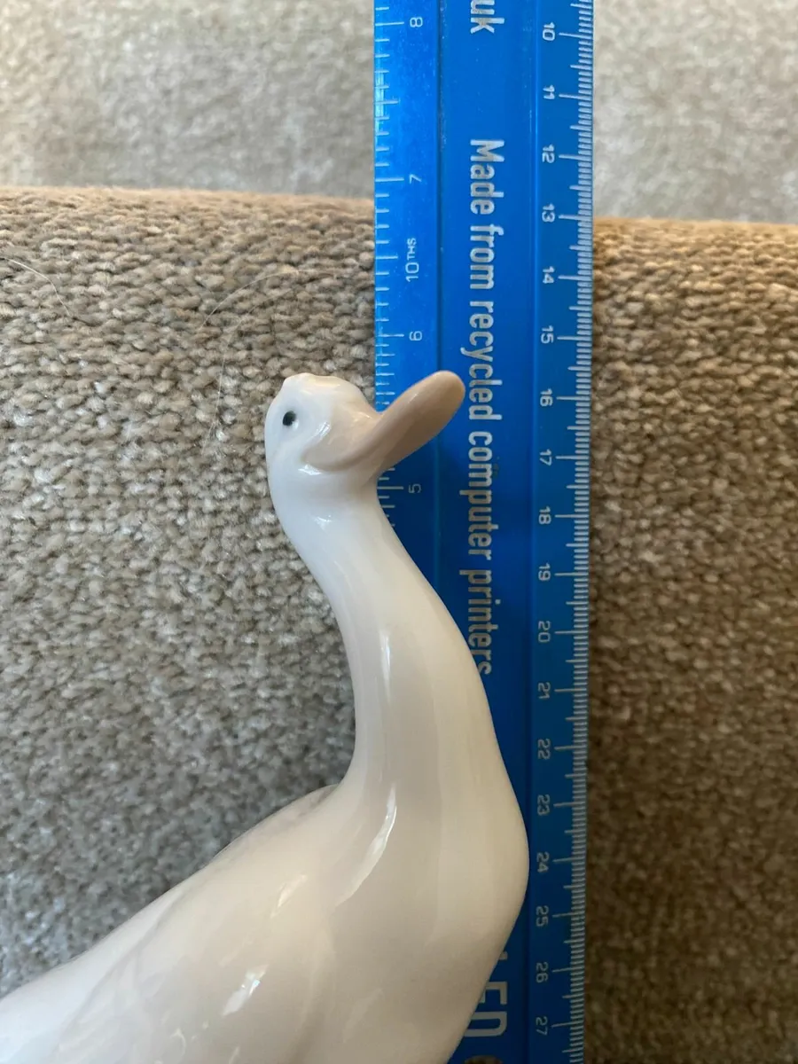Lladro glazed porcelain swan figures. */DELIVERY - Image 3