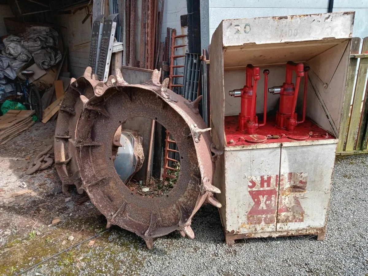Spade Lugs & Vintage Oil Pump - Image 3