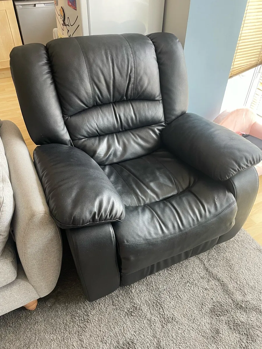Recliner chair - Image 1