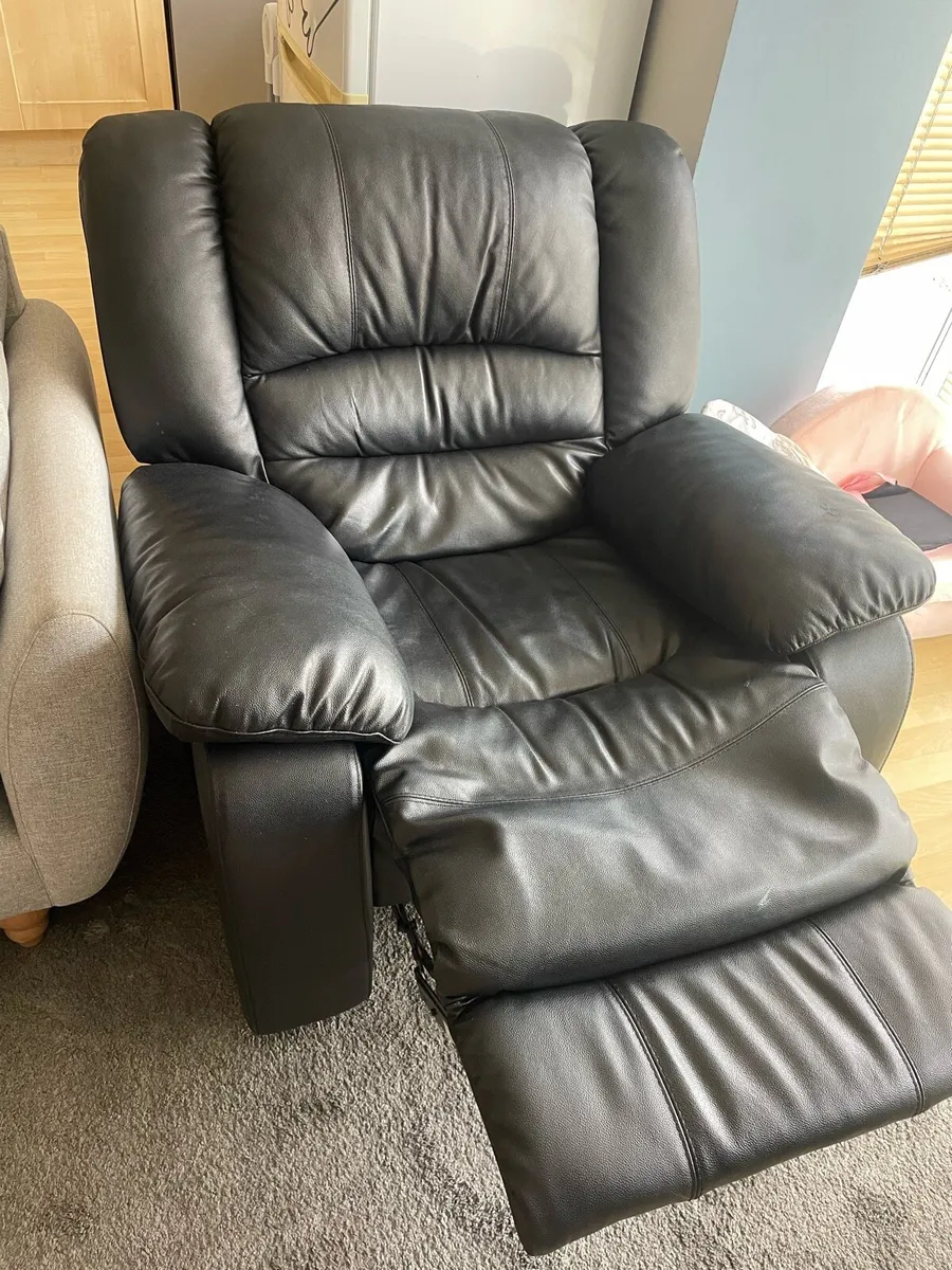 Recliner chair - Image 2