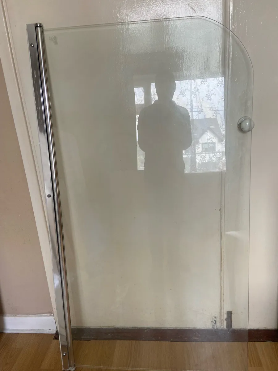 Upvc door, cooker, shower screen, wardrobe - Image 3