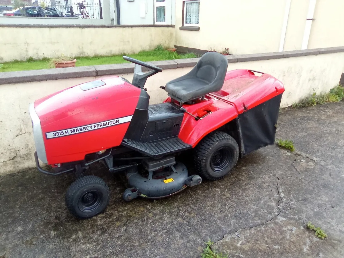 Massey Ferguson ride on lawnmower - Image 1