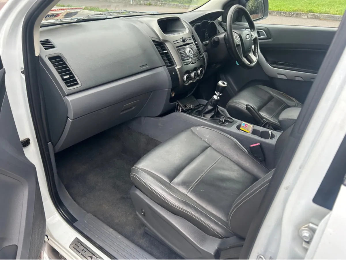 Ford Ranger 3.2 TDCI LIMITED EDITION DCAB 4W 4WD 2 - Image 3