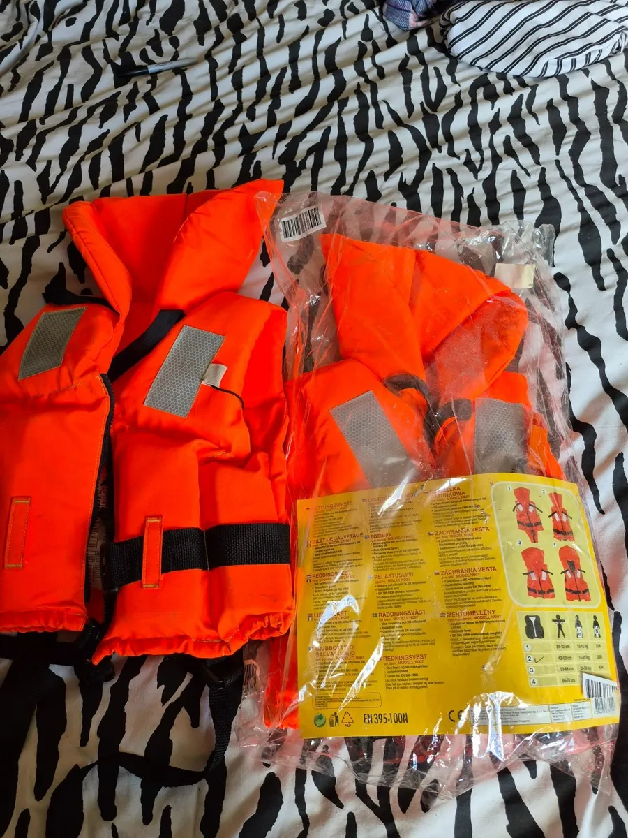 Wetsuit & Buoyancy jackets - Image 2