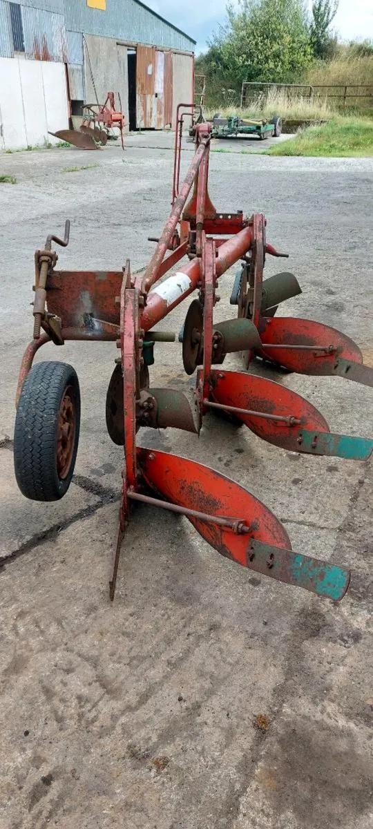 Keverland 3 Scrape Round Beam Plough (& Balers) - Image 4