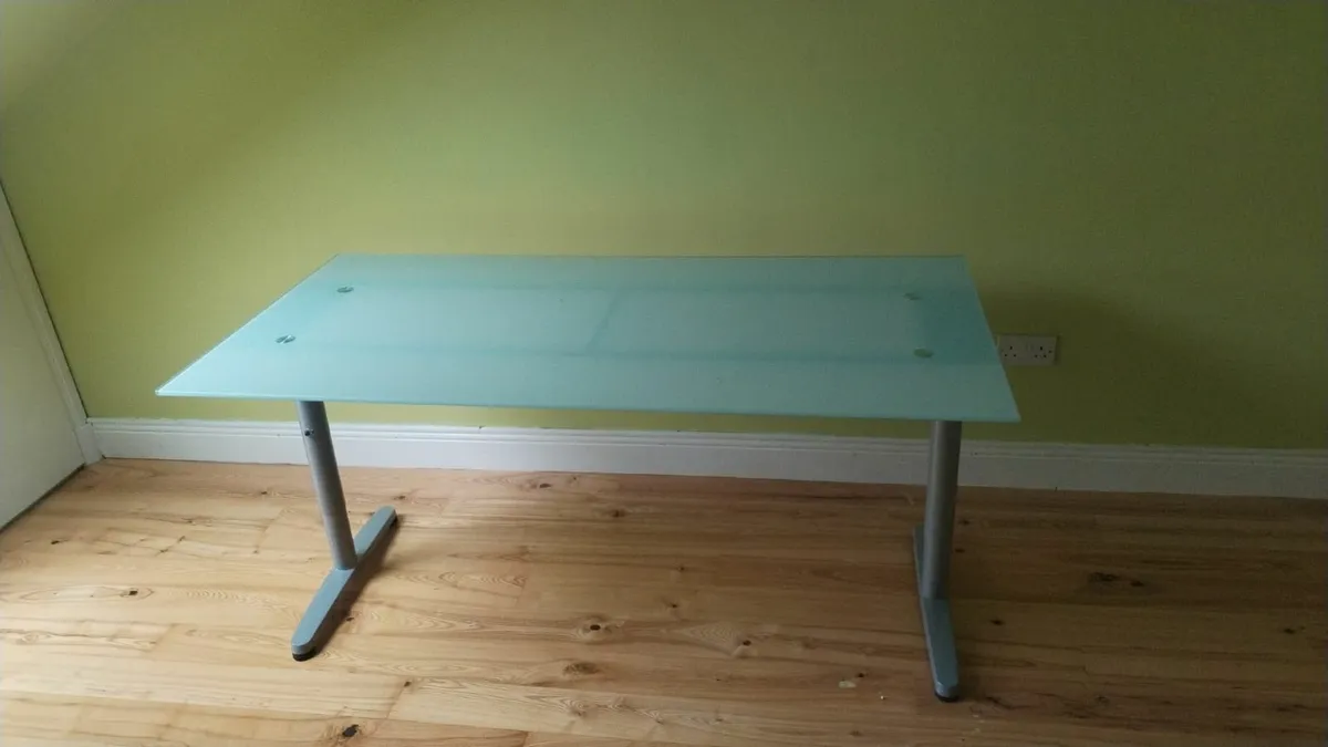 Stylish glass desk - Image 1