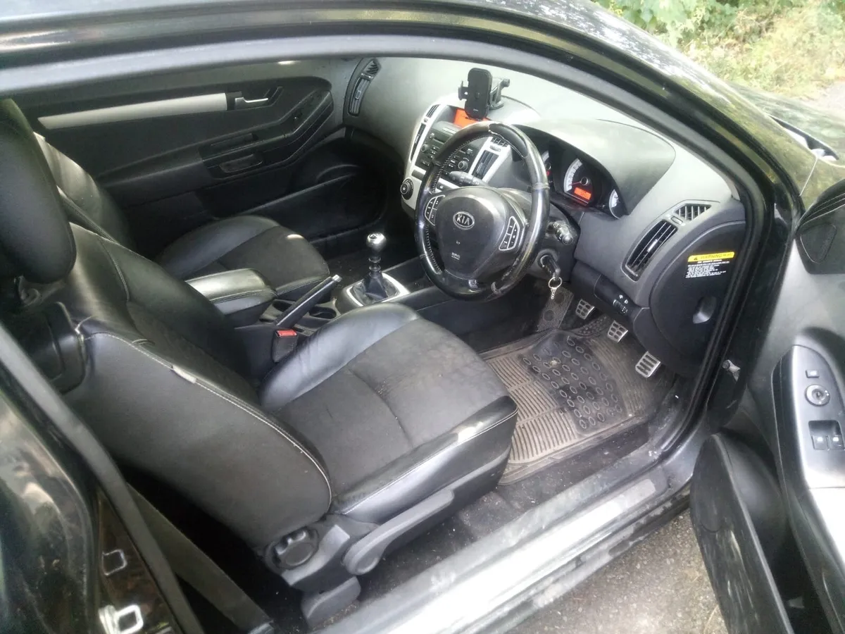 Kia Ceed 2011 - Image 4