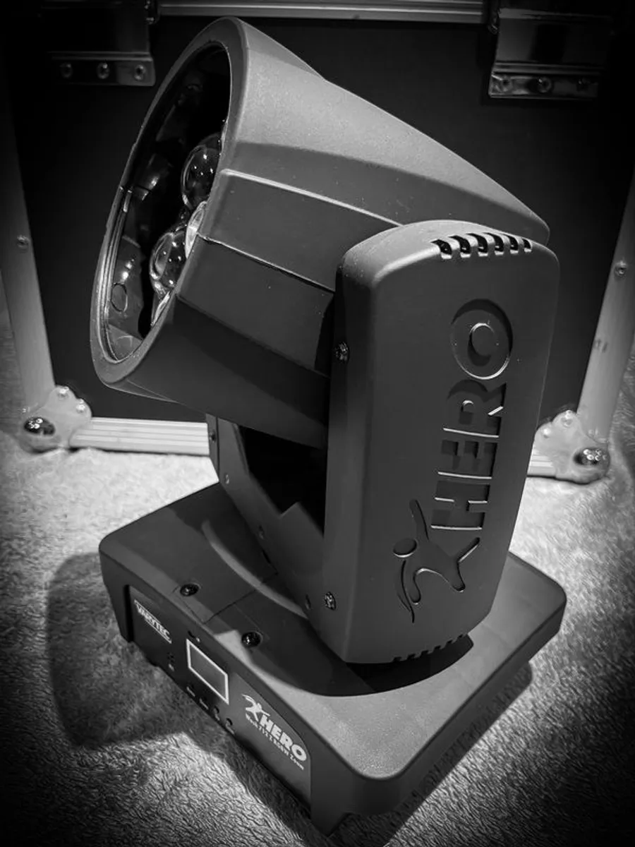 2 x Varytec Hero Wash Moving Heads inc. Flightcase - Image 1