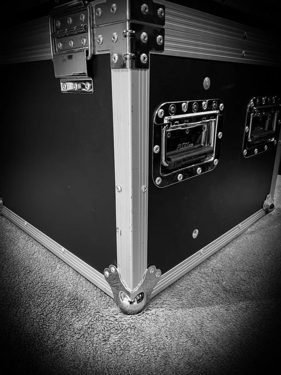 2 x Varytec Hero Wash Moving Heads inc. Flightcase - Image 2