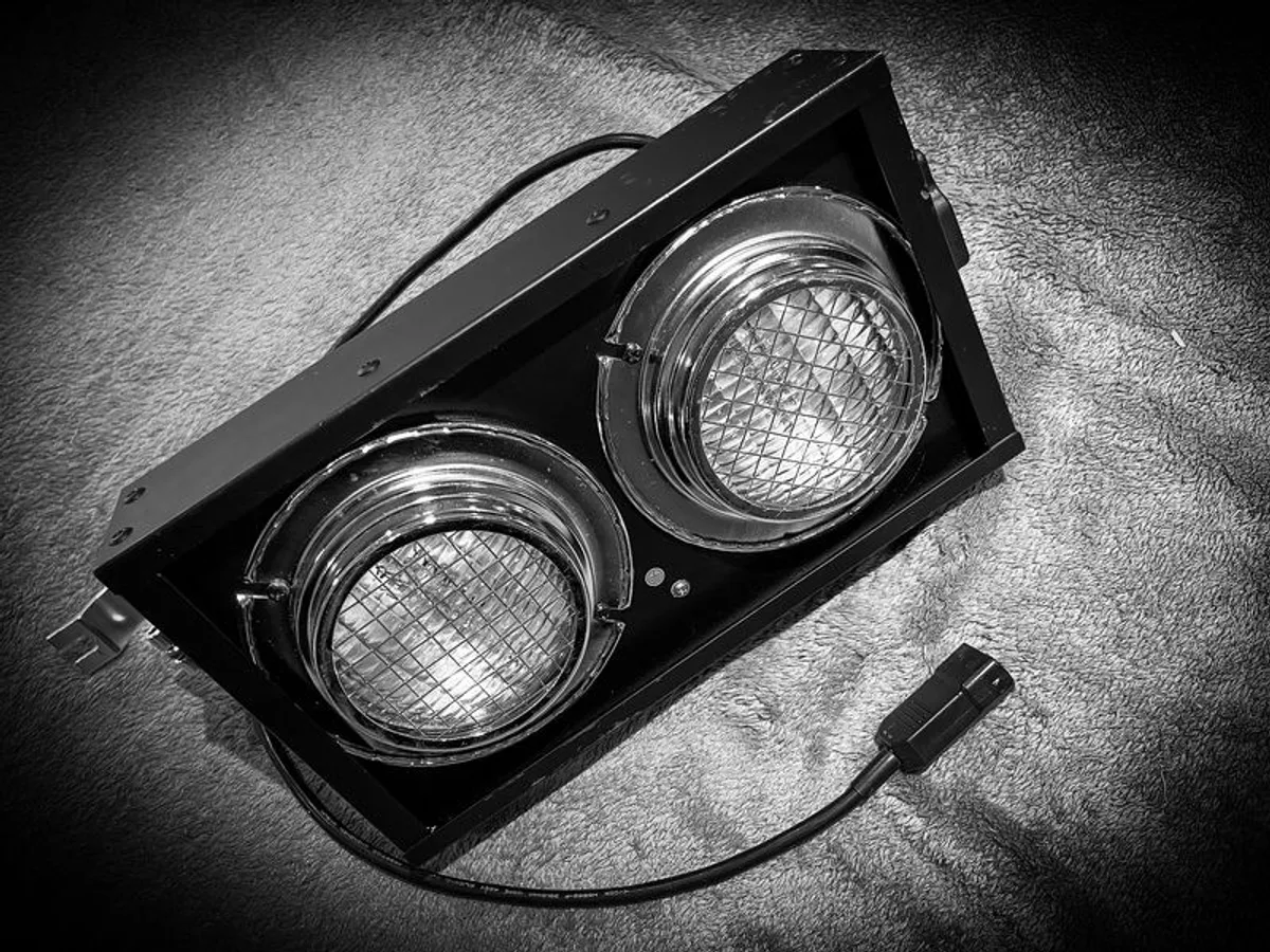 4 x Showtec Stage Blinders 2 - Image 1