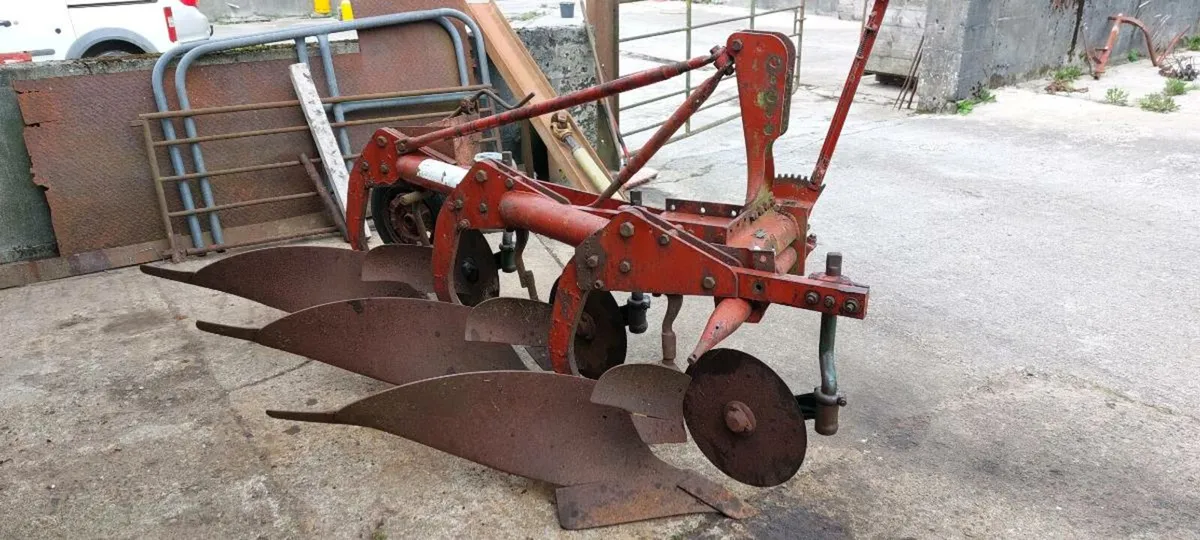 Keverland 3 Scrape Round Beam Plough (& Balers) - Image 1
