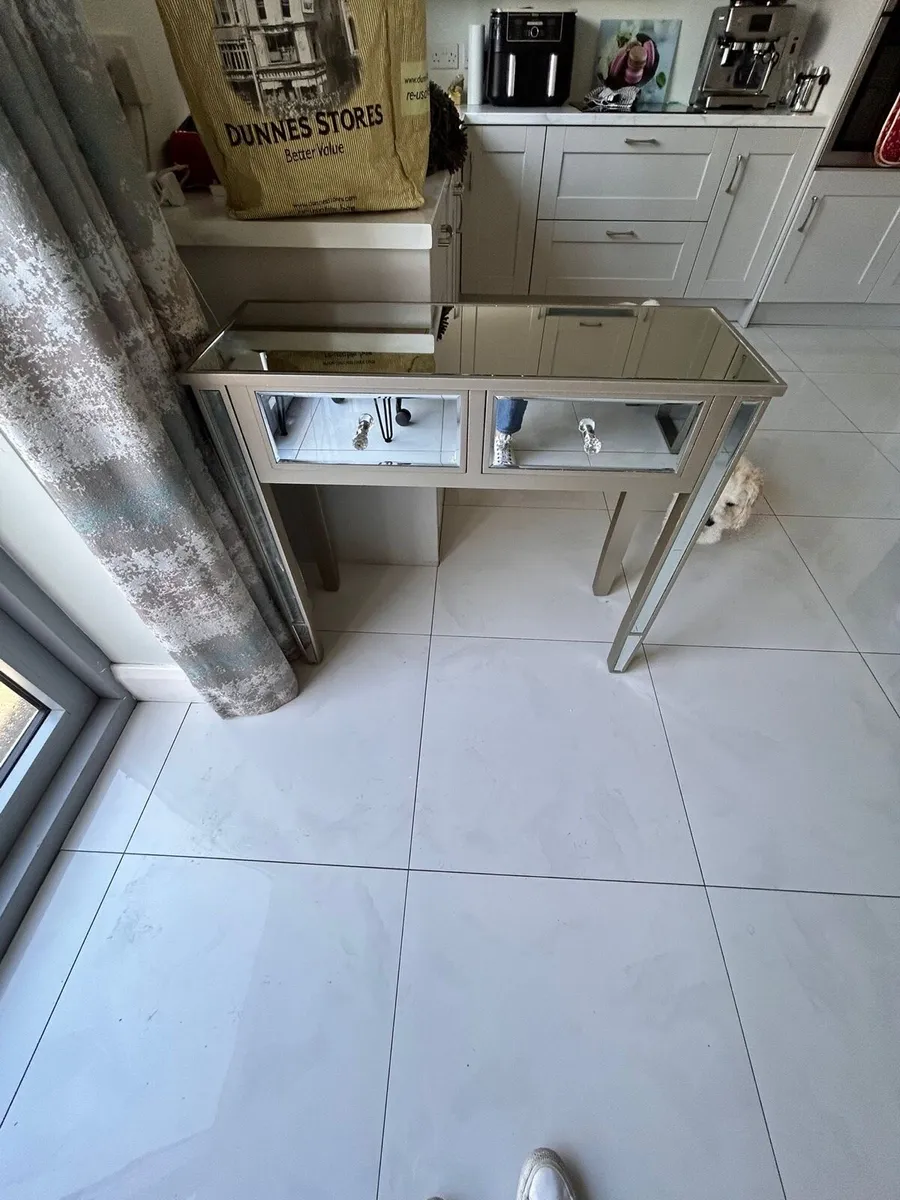 Console table - Image 1