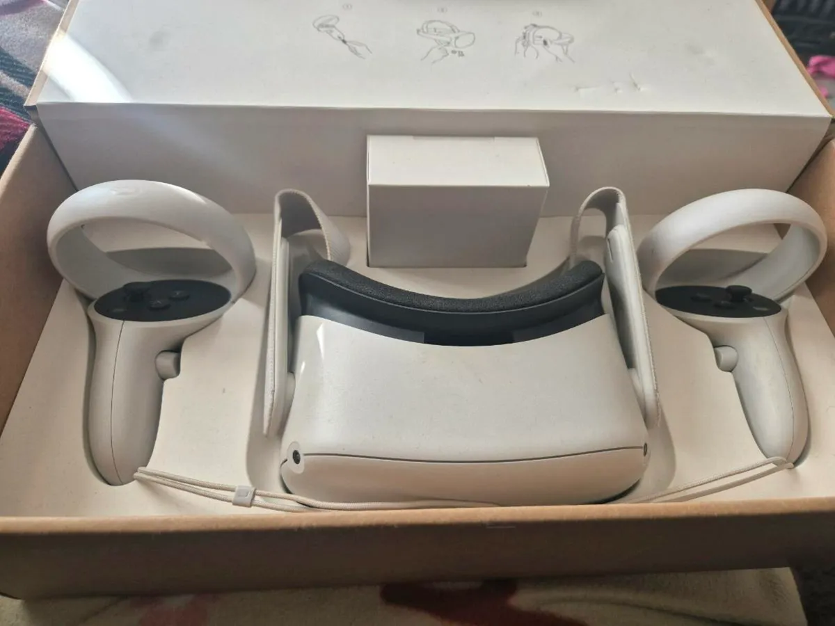Oculus Quest 2 - Image 2