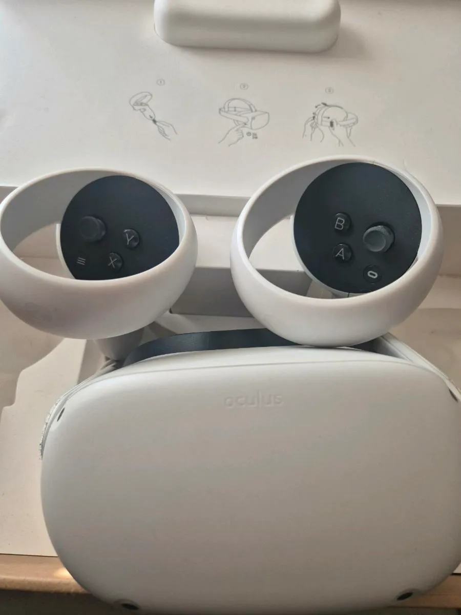 Oculus Quest 2 - Image 4