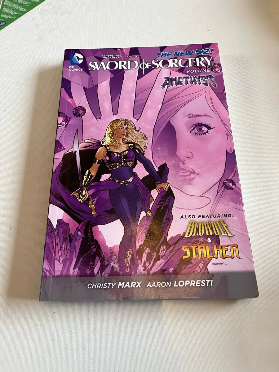 Graphic Novels and Comics Bundle. - Image 2