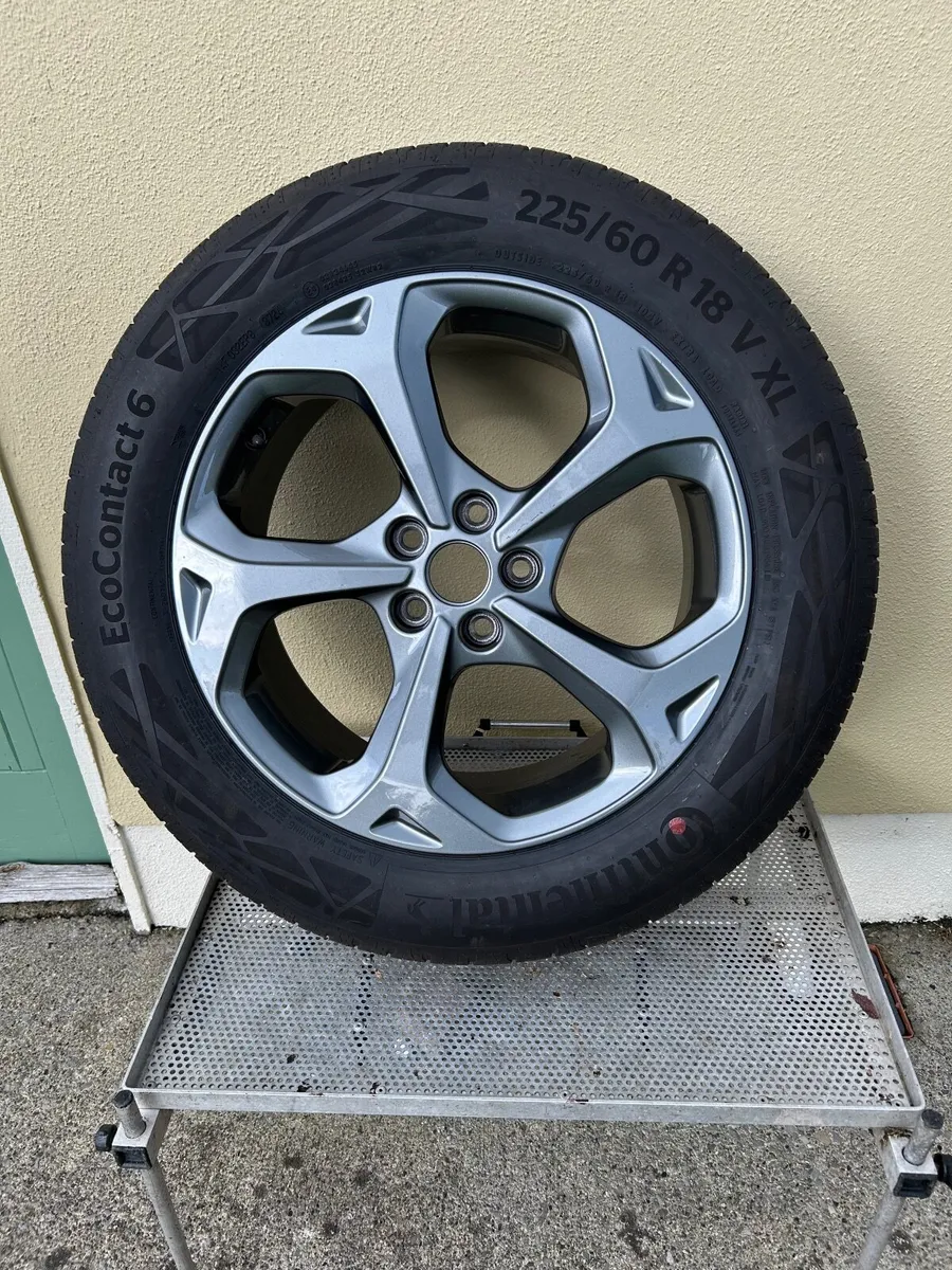 A full set of alloys with tyres never used - Image 4