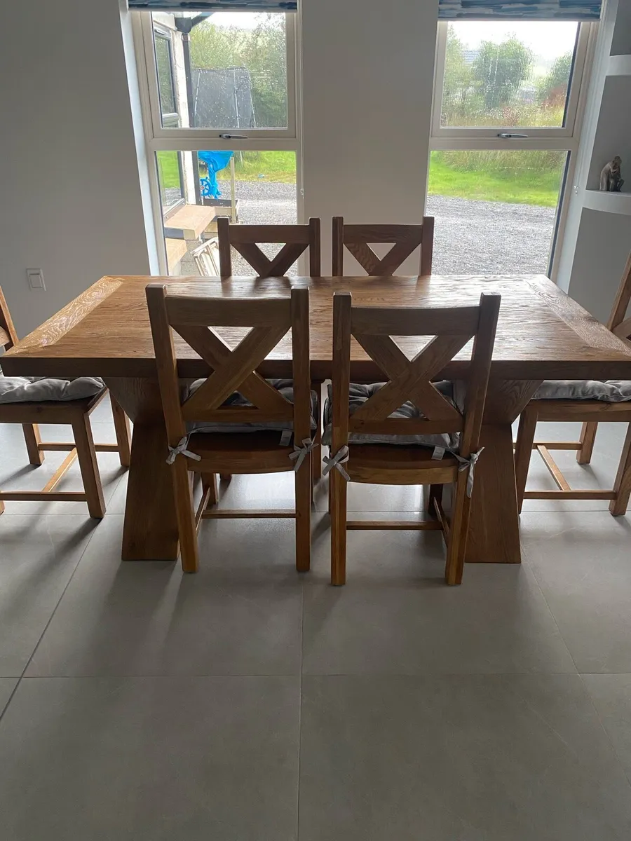 Solid Oak Kitchen table with 6 chairs - Image 1