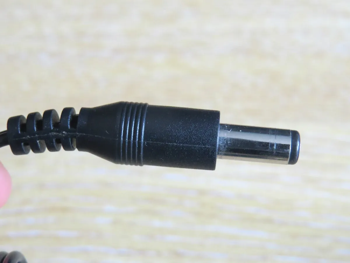 Hornby AC adapter 19v - Image 2