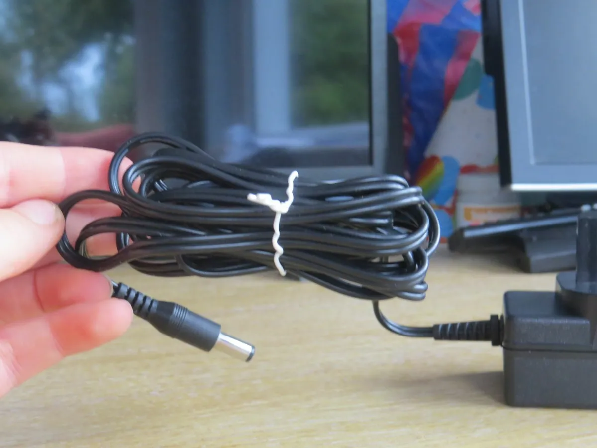 Hornby AC adapter 19v - Image 3