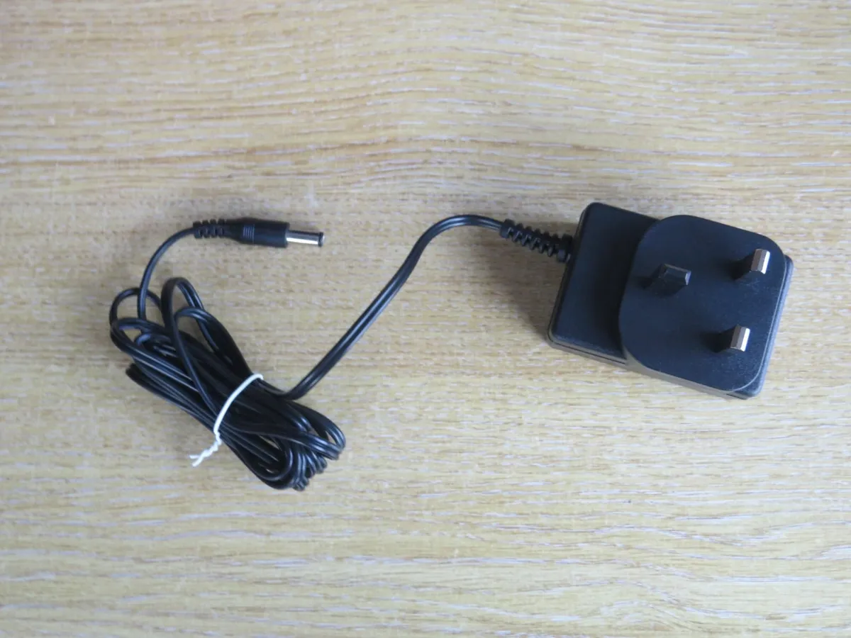 Hornby AC adapter 19v - Image 1
