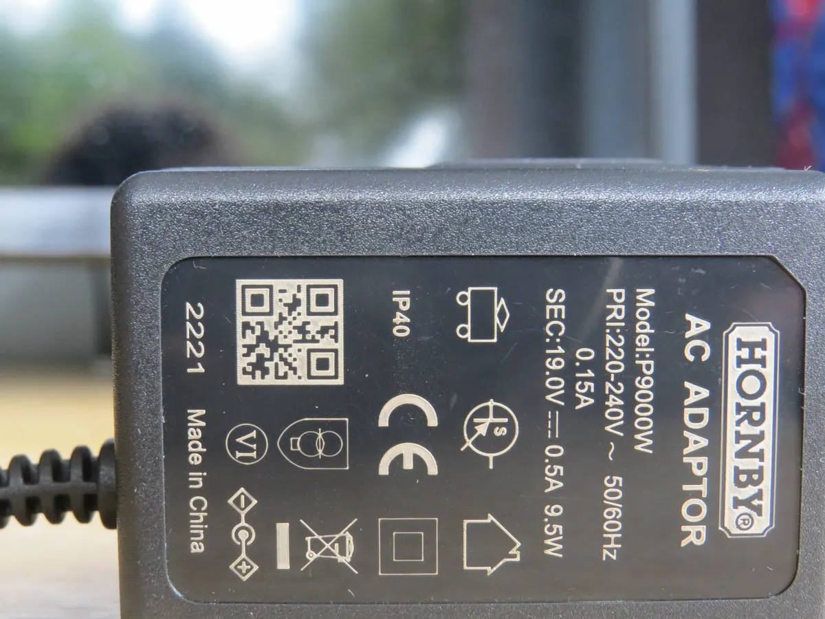 Hornby AC adapter 19v - Image 4