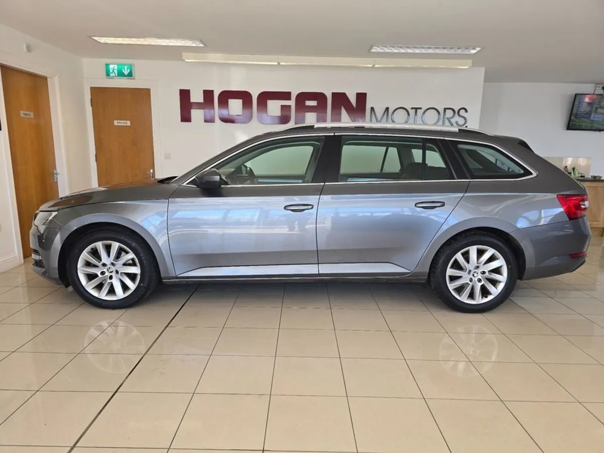 Skoda Superb Combi Ambition 2.0tdi 150HP Automatic - Image 4