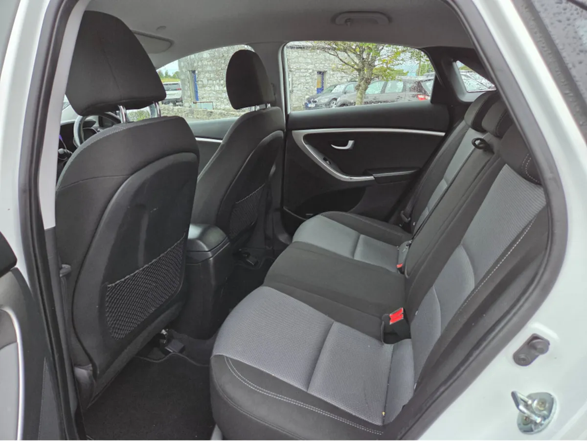 Hyundai i30 5DR - Image 3