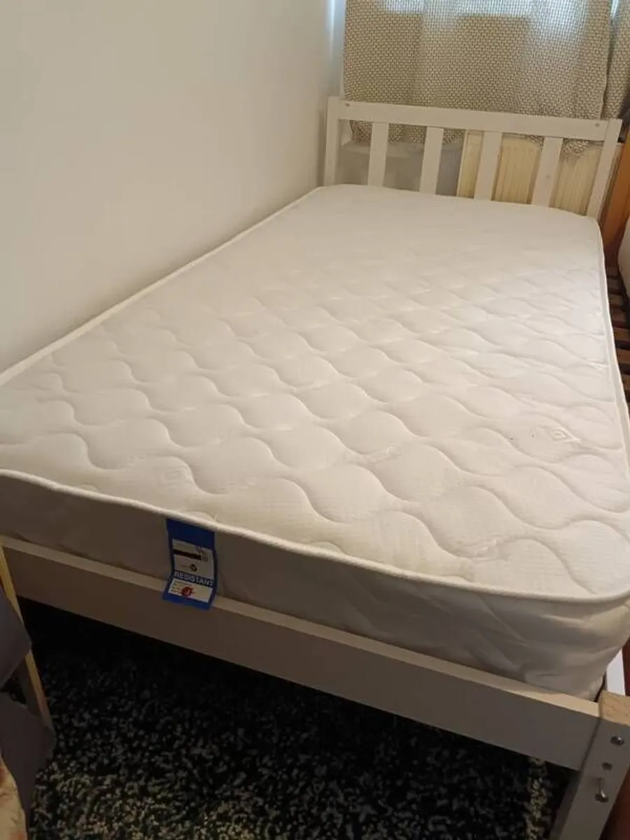 Single bed for sale with 2 mattresses - Image 2