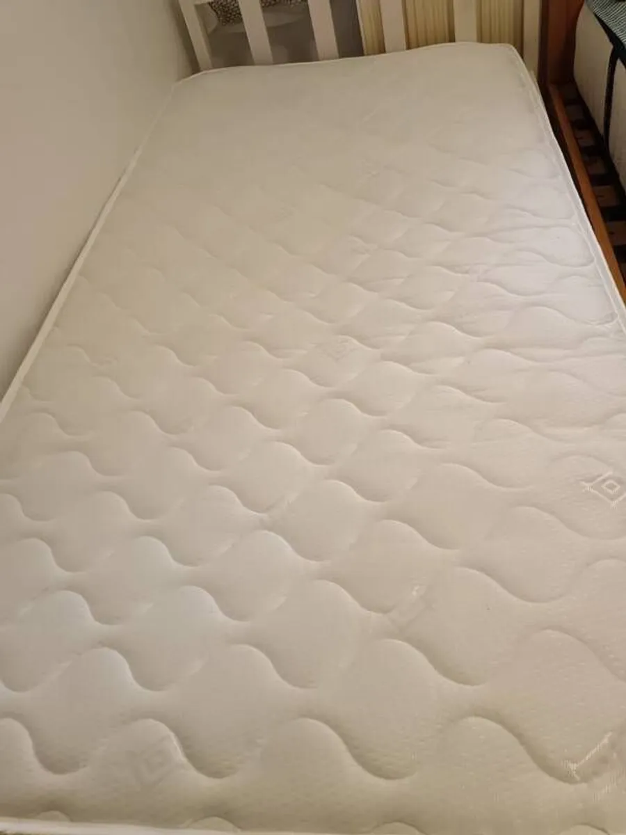 Single bed for sale with 2 mattresses - Image 4