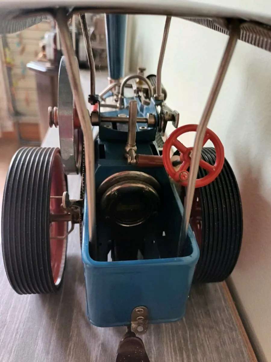 Live steam traction engine - Image 1