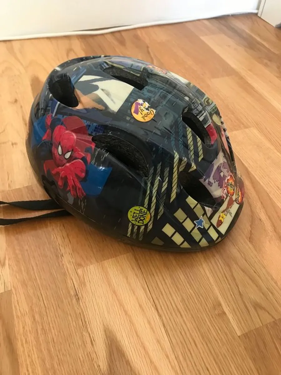 kids bike with helmet and supports - Image 2