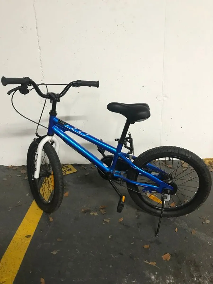 kids bike with helmet and supports - Image 4
