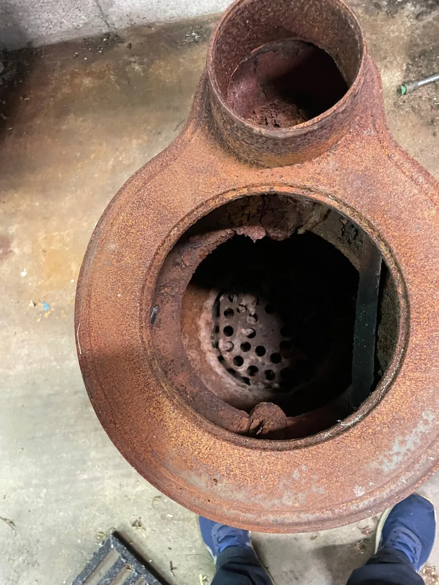 Potbelly stove. - Image 3
