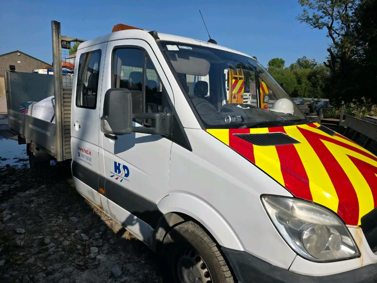 2009 Mercedes Sprinter 311 crewcab <7seats> - Image 3
