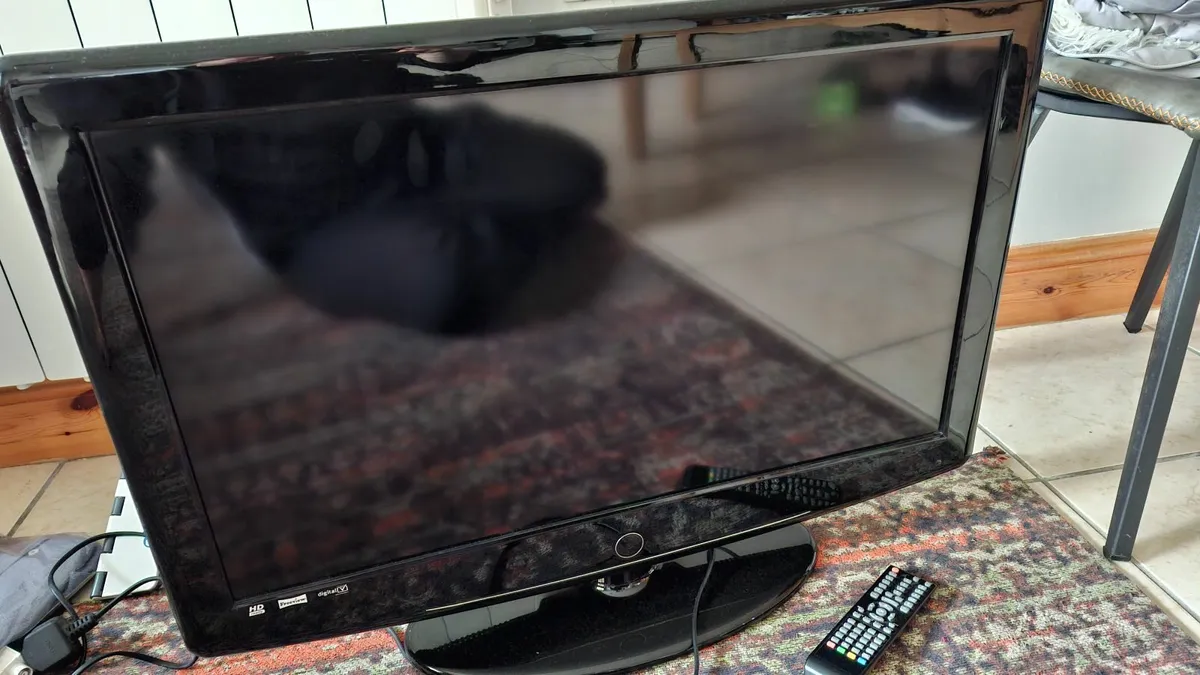 Two TVs (NO SMART - 32"and 37") - Image 3
