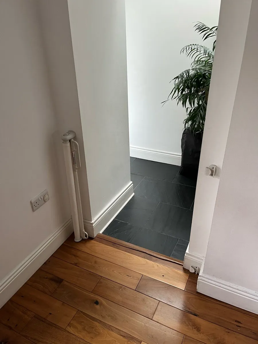Retractable stair gate - Image 2