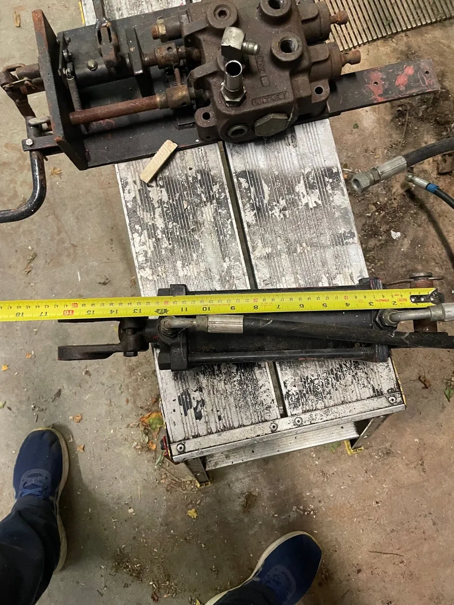 Hydraulic ram and spool - Image 3