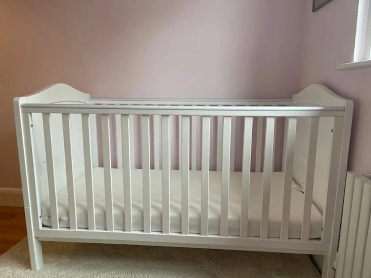 Childs cot bed - Image 1