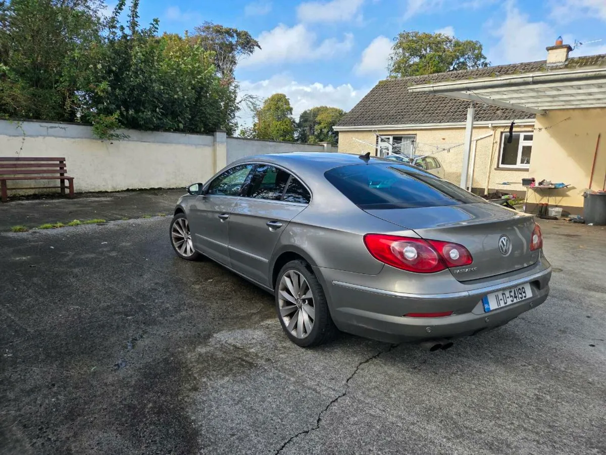 Volkswagen Passat 2011 - Image 1