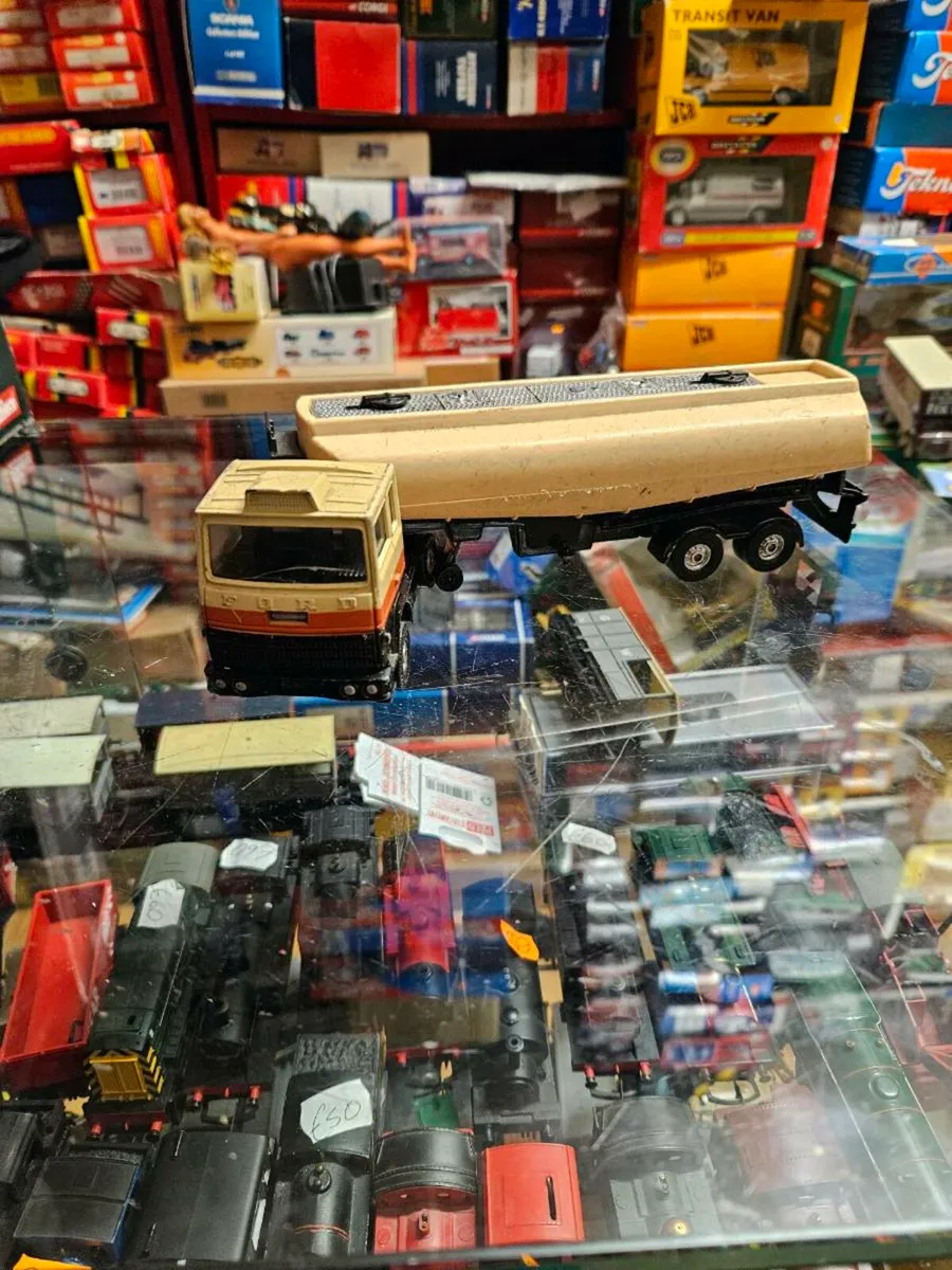 Corgi 1980's Ford Guinness Truck - Image 1