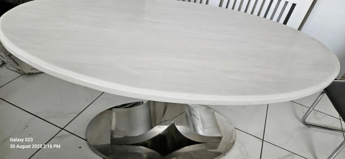 Table & chairs - Image 3