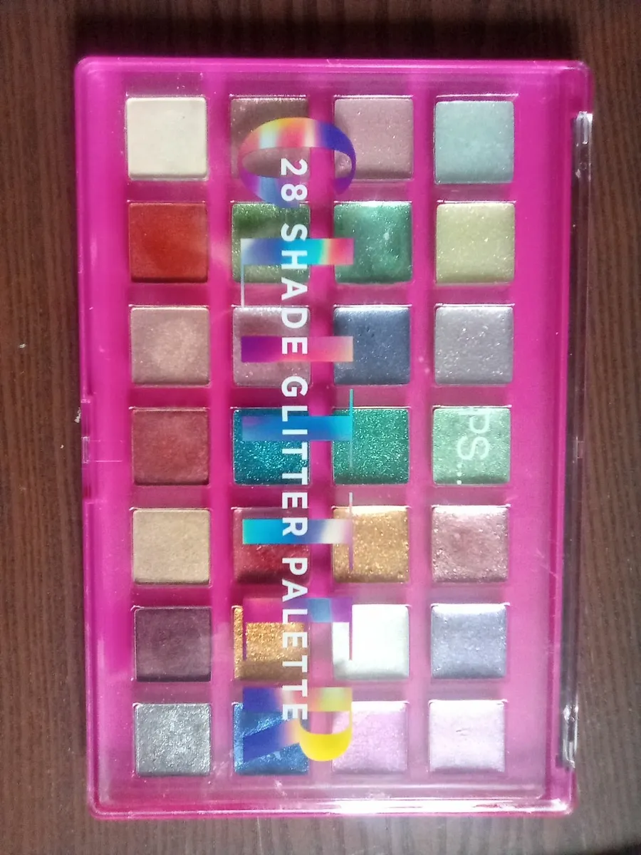 Ladies Makeup - Image 2