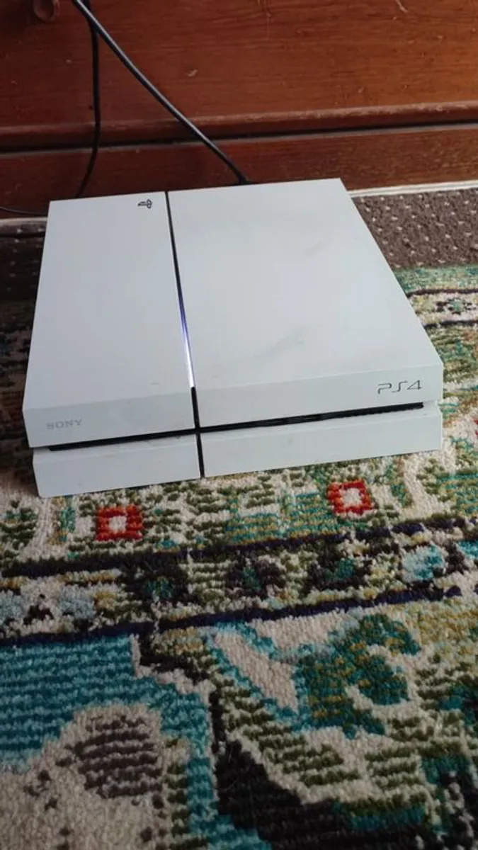 PS4 And Controller - Image 3