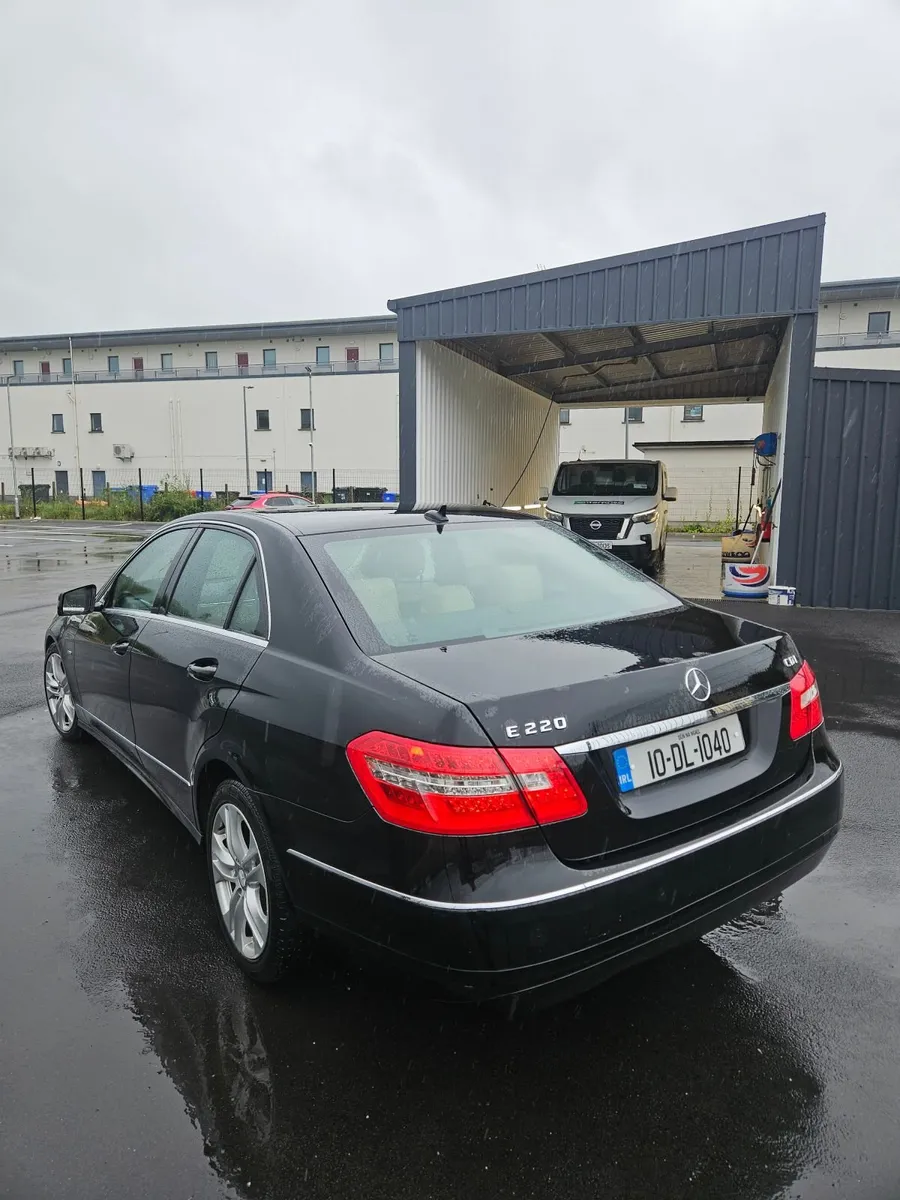 Mercedes-Benz E-Class 2010 - Image 3