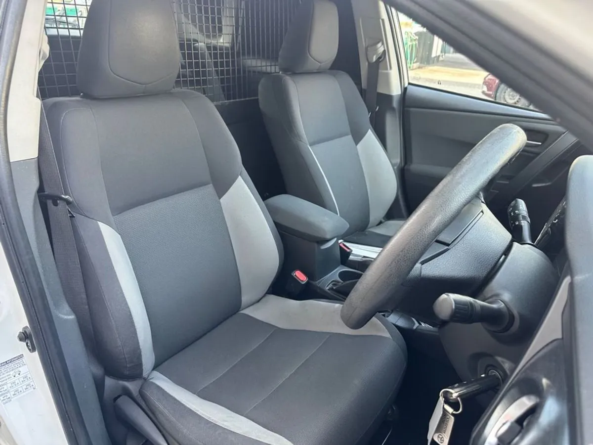 Toyota Auris 1.4 D4D Terra Car-van - Image 2