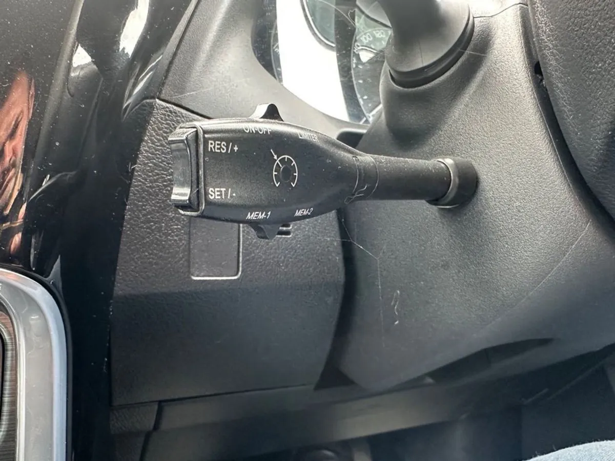 Toyota Auris 1.4 D4D Terra Car-van - Image 3