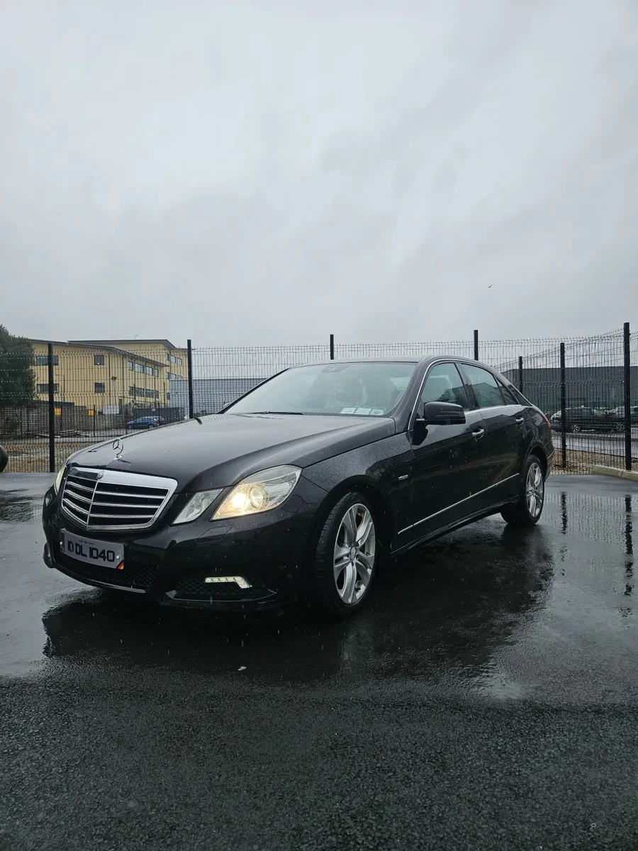 Mercedes-Benz E-Class 2010 - Image 2