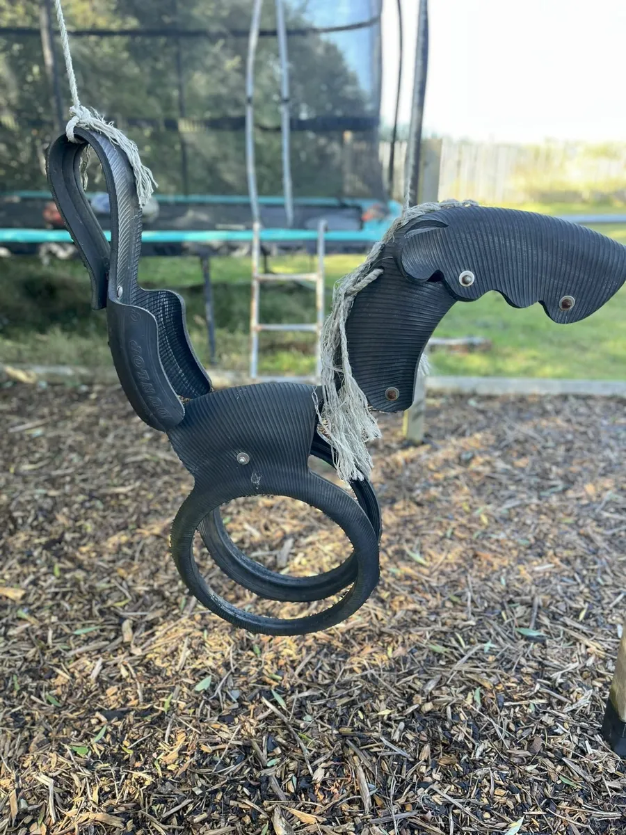 Horse tyre swing - Image 1