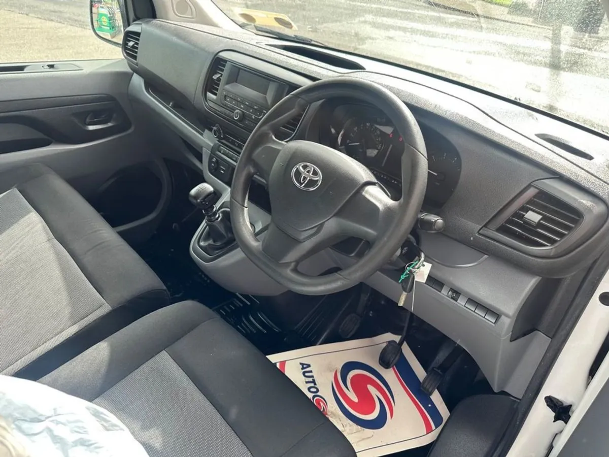 Toyota Proace 2.0d 150 LWB GX 114Km - Image 2